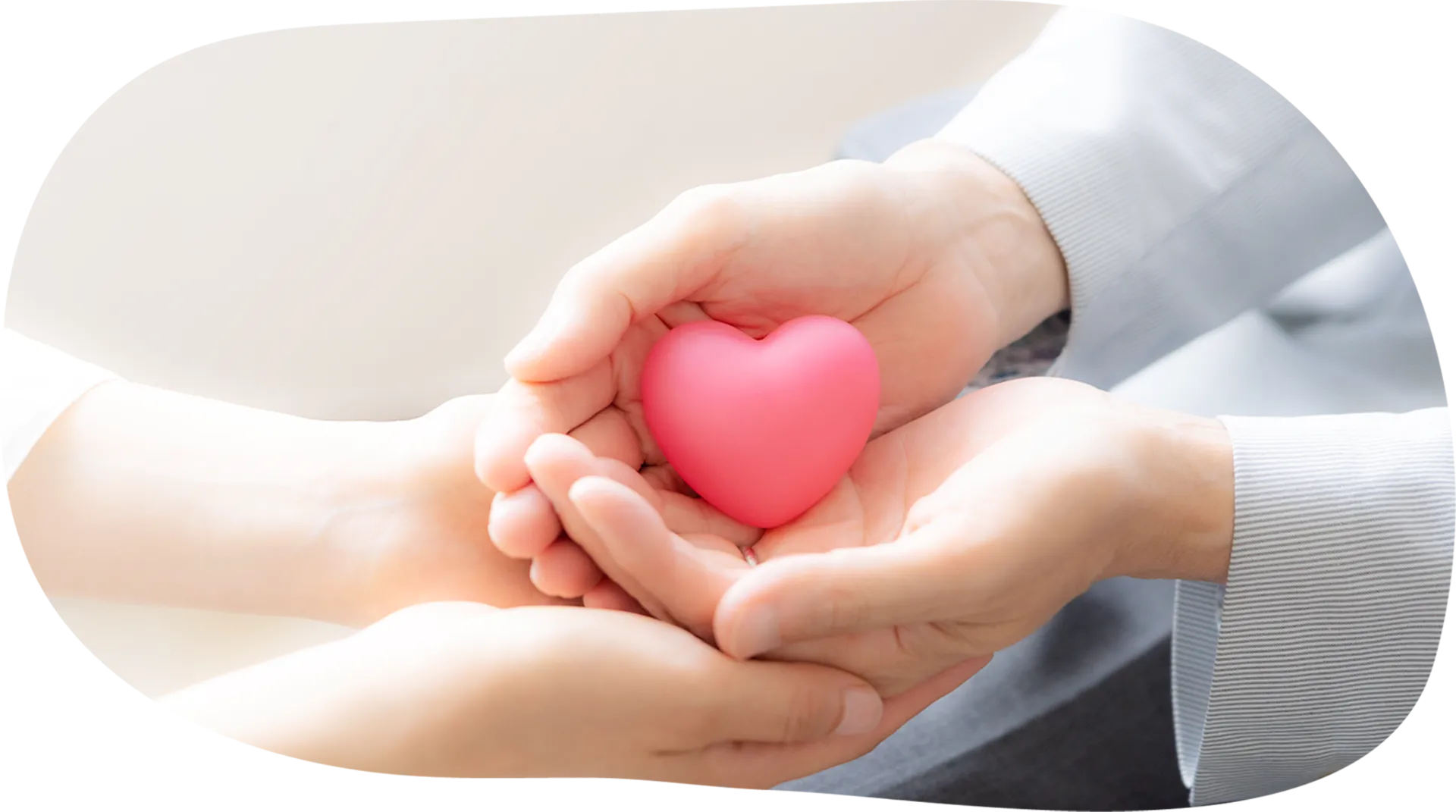 東京都品川区北品川の訪問看護ステーション ウェイオブライフが手のひらに寄り添うケアを象徴するビジュアル